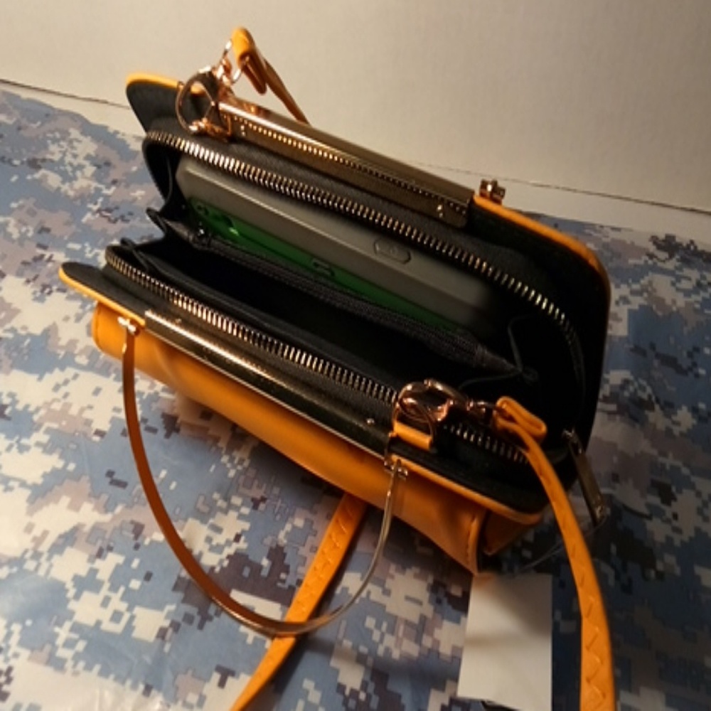 Purse🌻🌻🌻🌻🌻🌻🌻🌻 - Picture 5 of 8